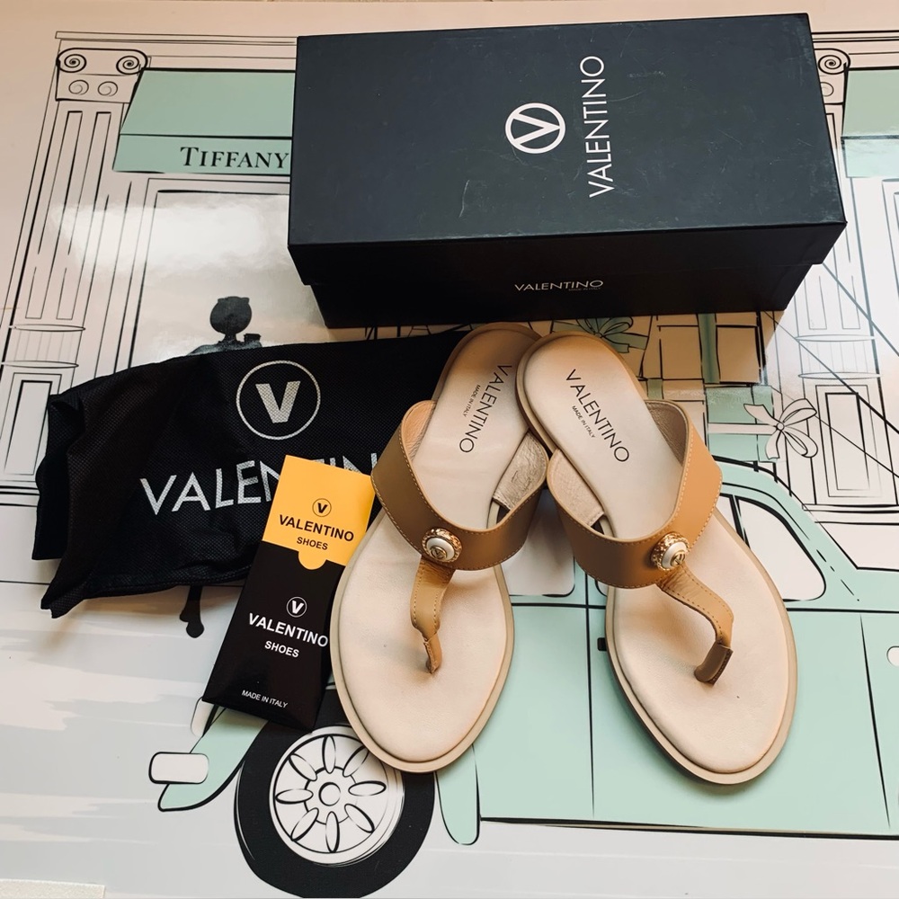 NIB Valentino Atena Tan Leather Thong Sandals, Size 8